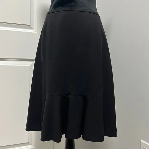 Nine West || Black bottom ruffled fit/flare skirt size 6 - Picture 1 of 7